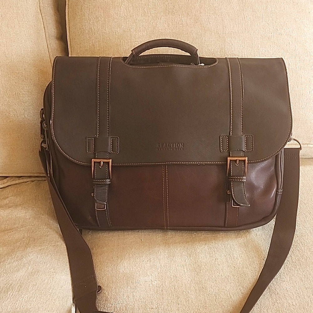 Brand new, never used!  Kenneth Cole Reaction Show Business Laptop Bag 16"